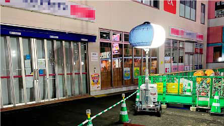 An example of balloon illuminating a job site with light shielding.